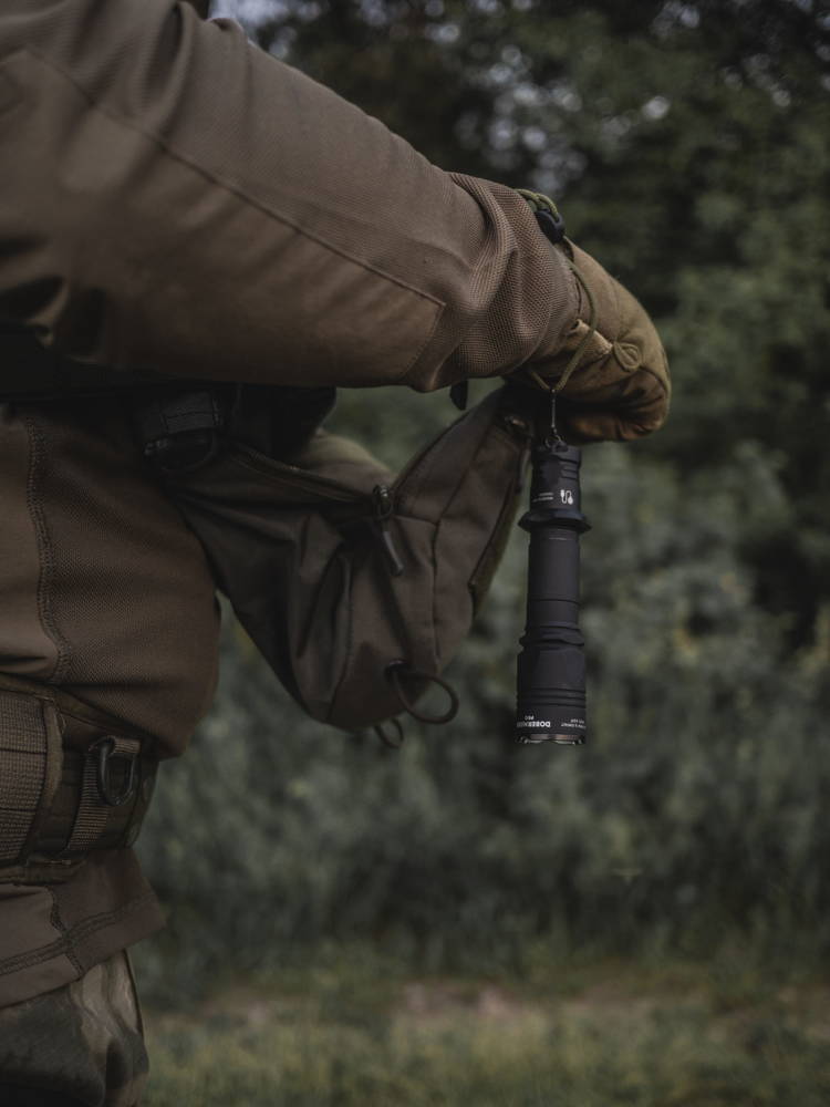 eng_pl_Armytek-Dobermann-Pro-Tactical-Flashlight-Magnet-USB-White-1500-lumens-F07501C-34989_9